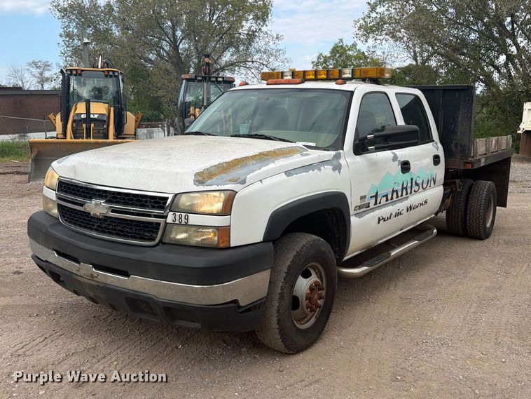 2006 Chevrolet Silverado 3500 Crew Cab flatbed pickup truck - EX0056