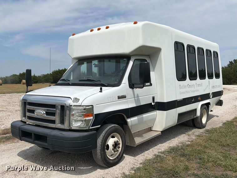 2014 Diamond Coach Corp Ford E450 Super Duty shuttle bus - EX4114