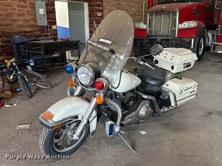 2002 Harley-Davidson Police Road King motorcycle - FC4379