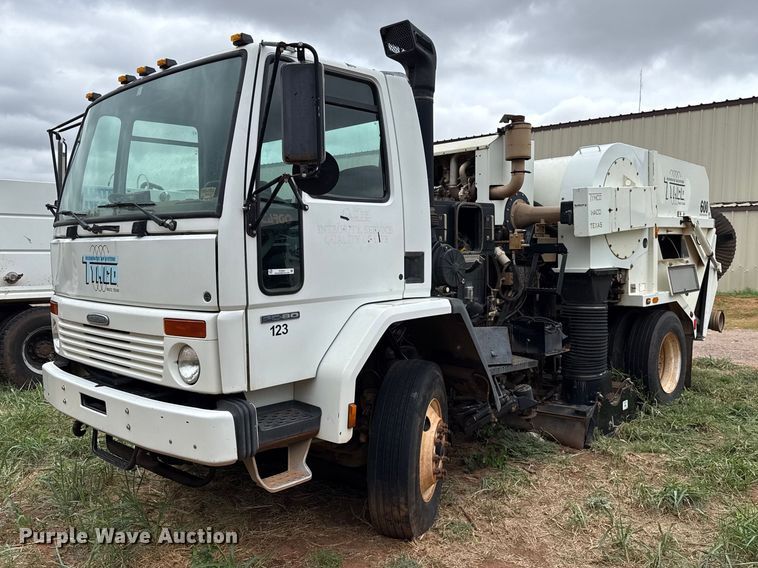 2007 Freightliner FC-80 street sweeper truck - FC4381