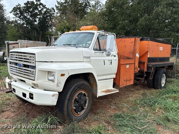 1987 Ford F800 pothole patcher truck - FC4383