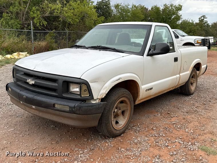 1997 Chevrolet S10 pickup truck - FC4387
