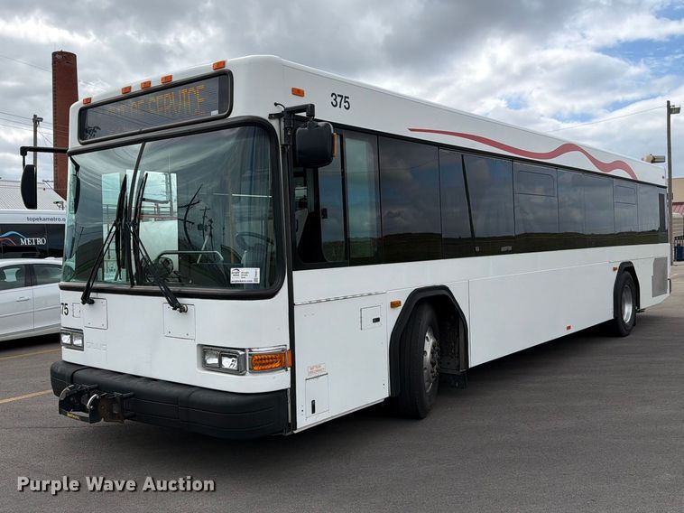 2011 Gillig G27B102N4 transit bus - FH6411