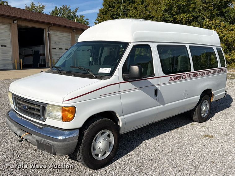 2007 Ford E350 handicap accessible van - FI1017