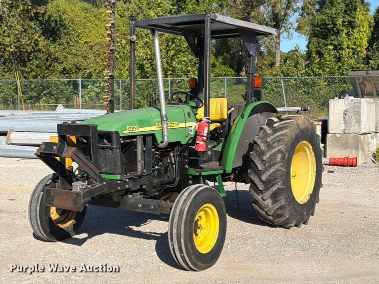 John Deere 5220 tractor - FM6520