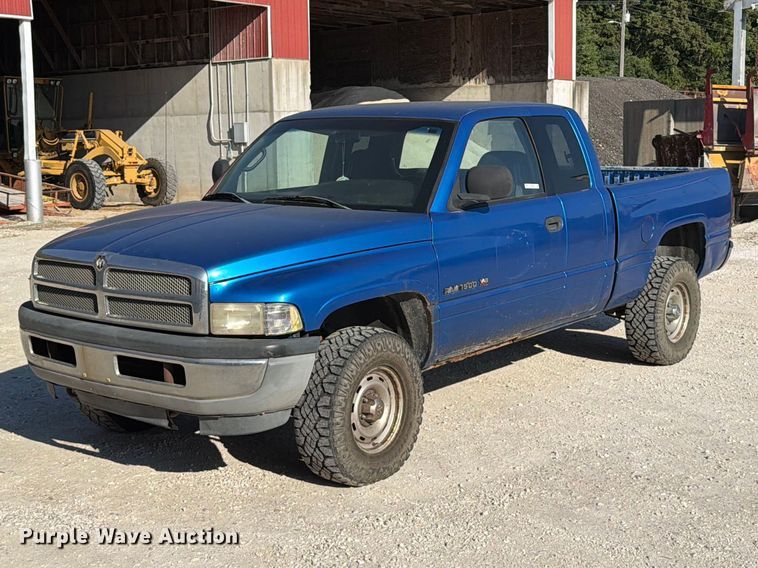 2001 Dodge Ram 1500 Ext. Cab pickup truck - FT6308