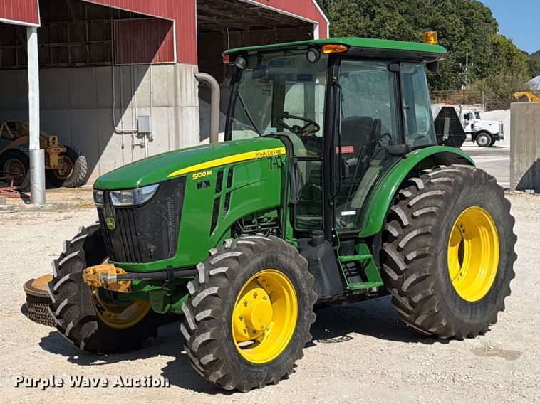 John Deere 5100M MFWD tractor - FT6317