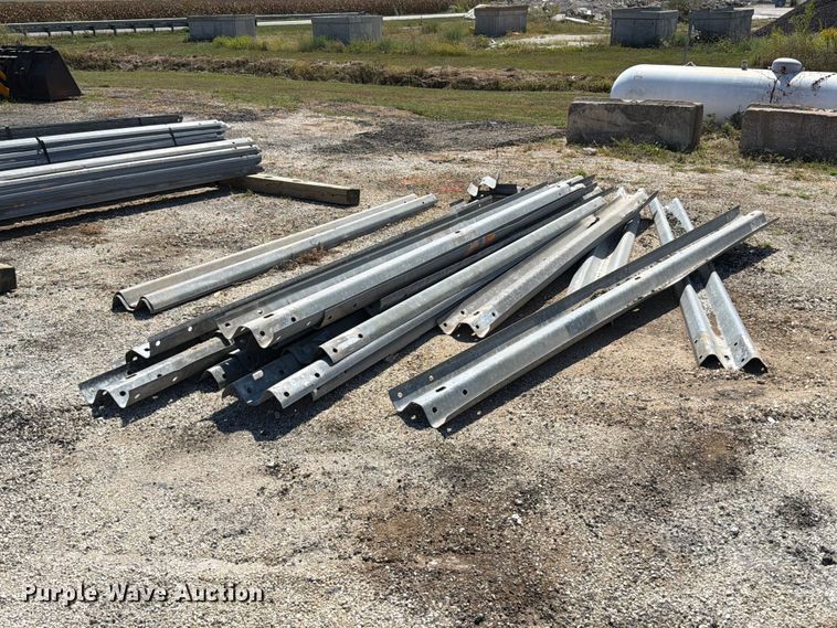 Approximately 22 guard rail - FT6323