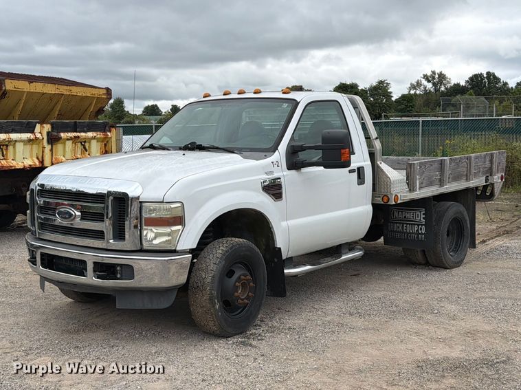 2008 Ford F350 Super Duty XLT flatbed pickup truck - FT6367