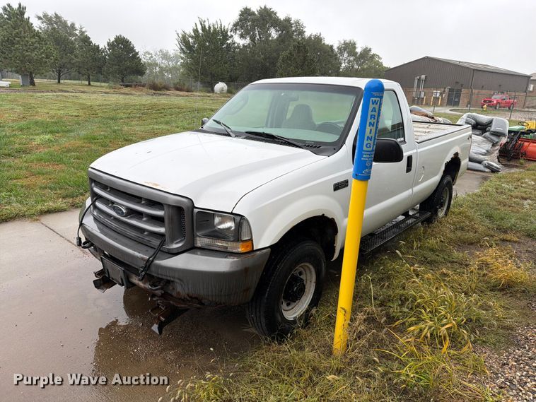 2004 Ford F250 Super Duty pickup truck - FT6745