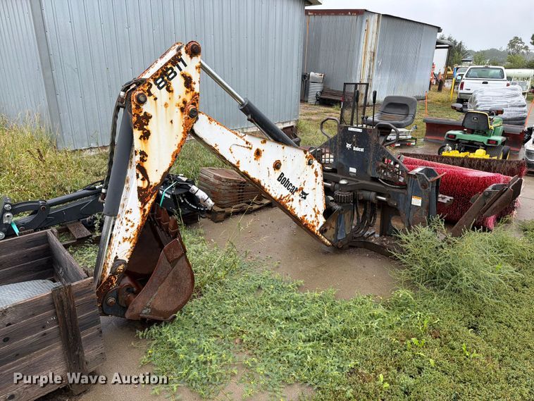 Bobcat 8811 skid steer backhoe - FT6749