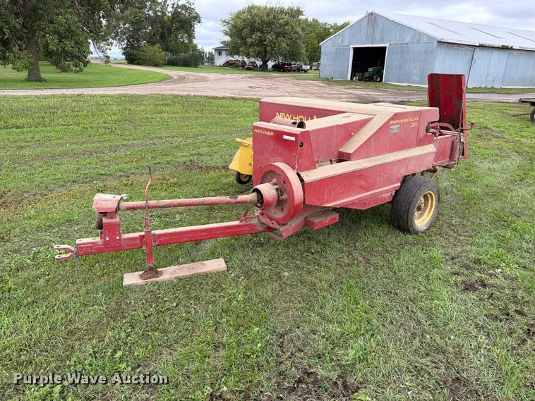 New Holland 311 small square baler - FT6789