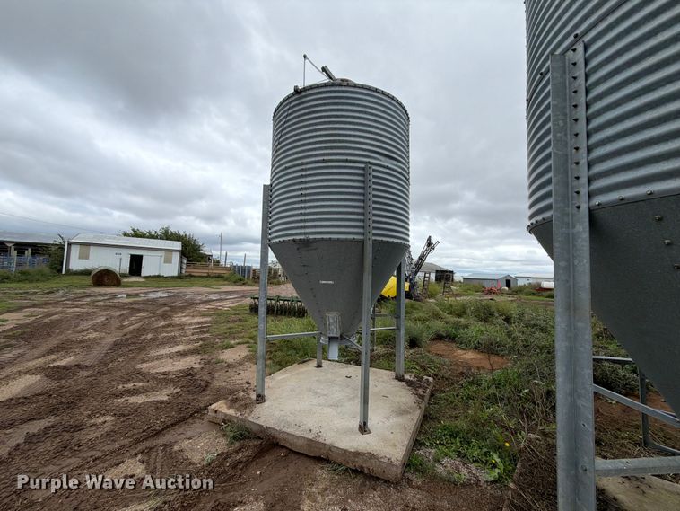 Brock grain bin - FT6794