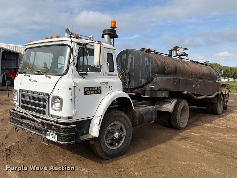 1979 International Cargostar semi truck - FT6807