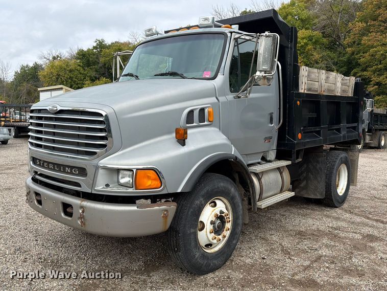 2004 Sterling Truck L8500 Series dump truck - FT7523