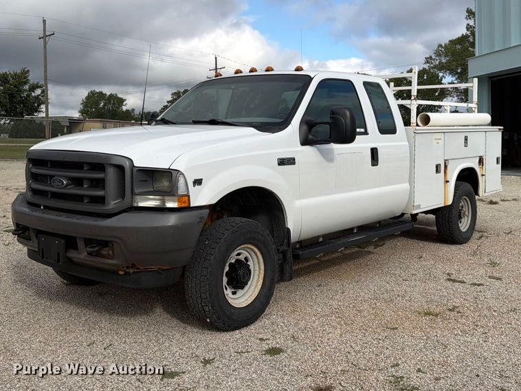 2002 Ford F350 Ext. Cab utility bed pickup truck - FU4709