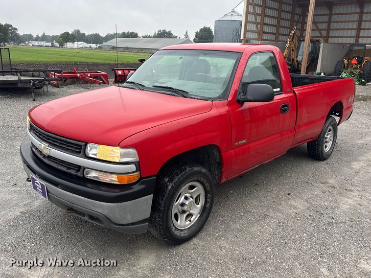 2000 Chevrolet Silverado 1500 pickup truck - ND9553