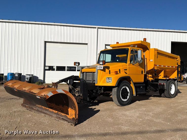 2001 Freightliner FL70 dump truck - OE9745