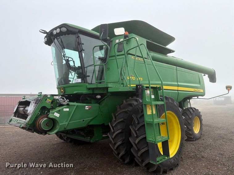 2011 John Deere 9770 STS combine - DV8675