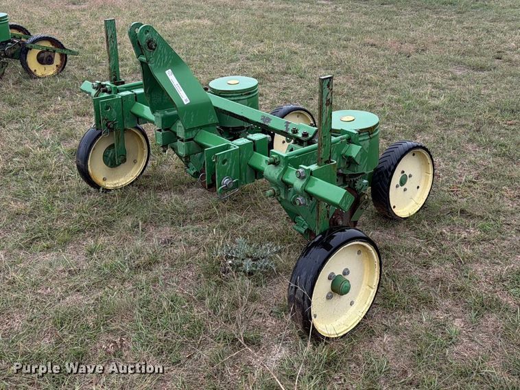 John Deere planter - EI7717