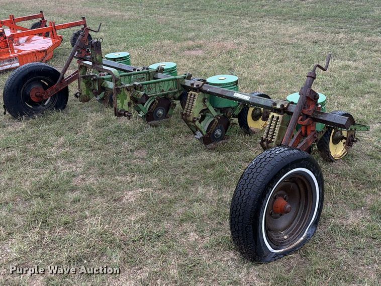 John Deere planter - EI7718