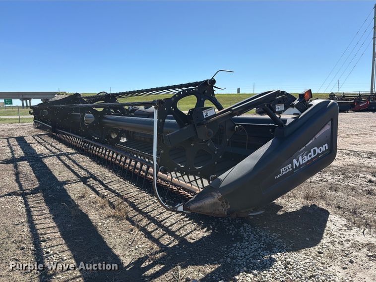 2010 MacDon FD70 flex draper head - EP7903