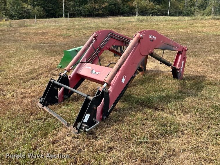 Massey Ferguson 1070 loader - ER3443