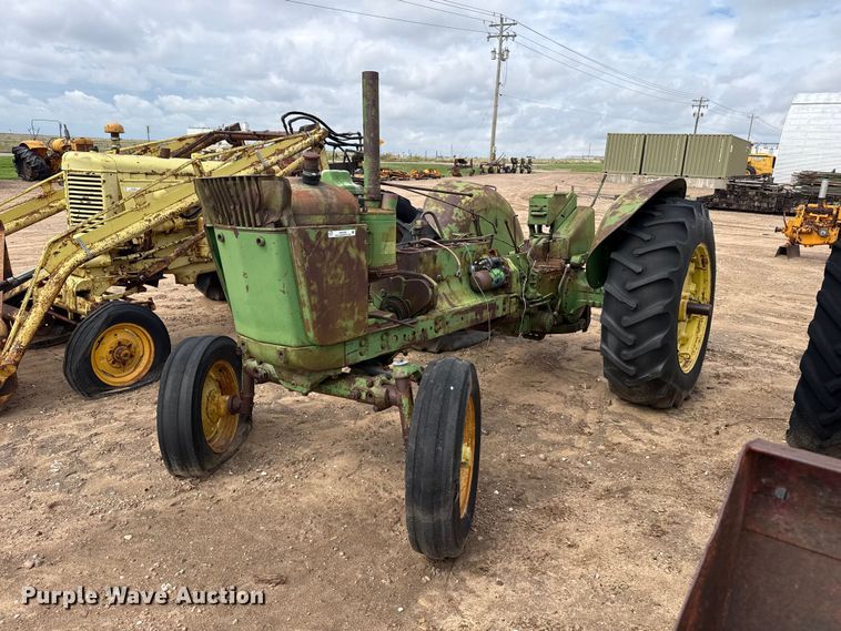 John Deere 4010 tractor - EW4435