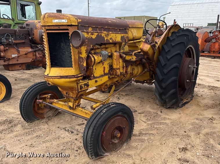Minneapolis Moline UTS tractor - EW4440