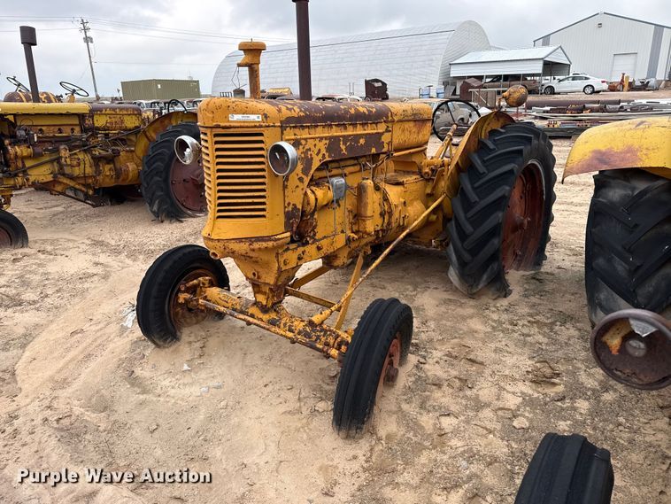 Minneapolis Moline UTS tractor - EW4461