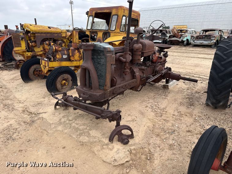 Farmall M tractor - EW4467