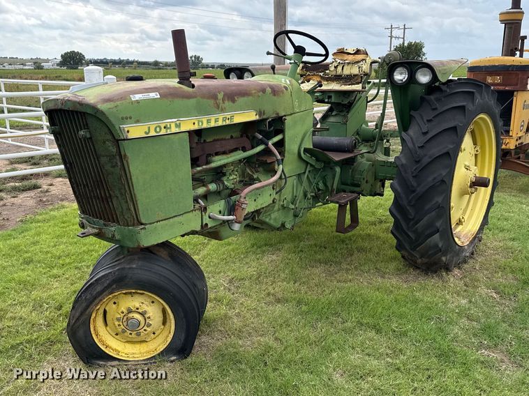 John Deere 2010 tractor - EW4488