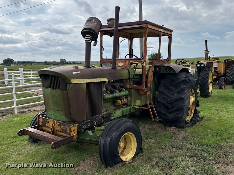 John Deere 5010 tractor - EW4489