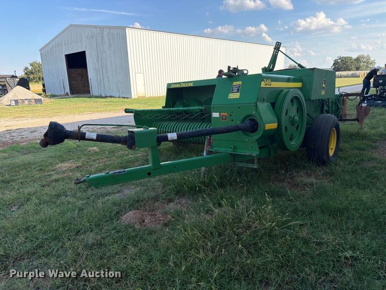 John Deere 348 small square baler - EX0526