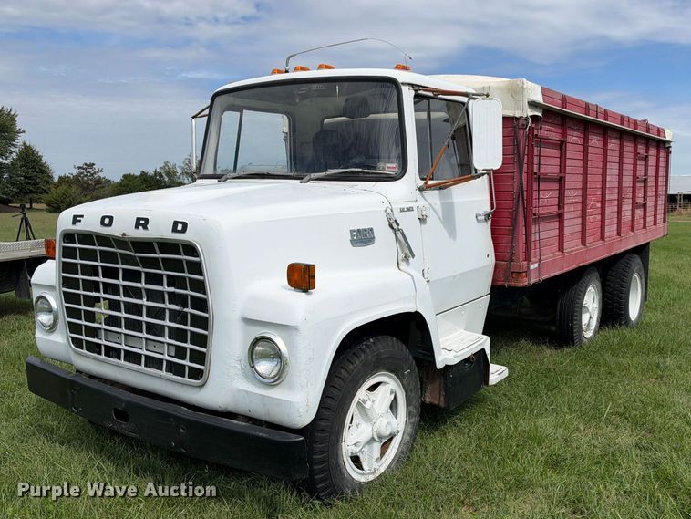 1976 Ford 750 grain truck - EX2276