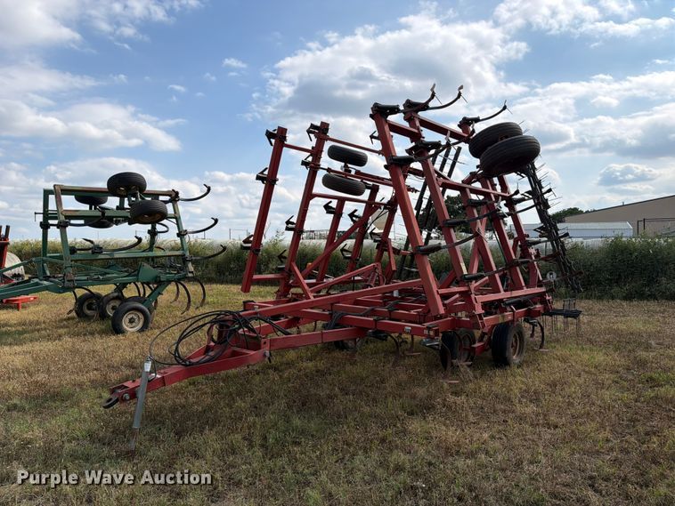 Case 5800/4300 field cultivator - EX4334