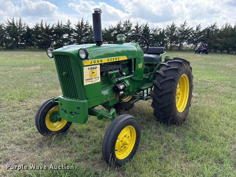 1962 John Deere 1010 tractor - FB8974