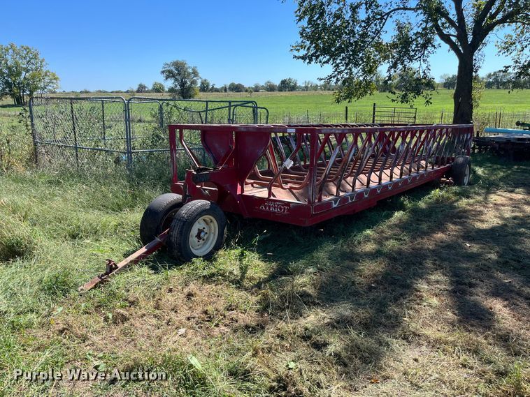 Patriot hay bale feeder wagon - FG0778