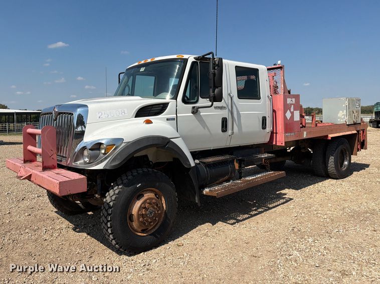 2010 International WorkStar 7400 Crew Cab flatbed truck - FN2617