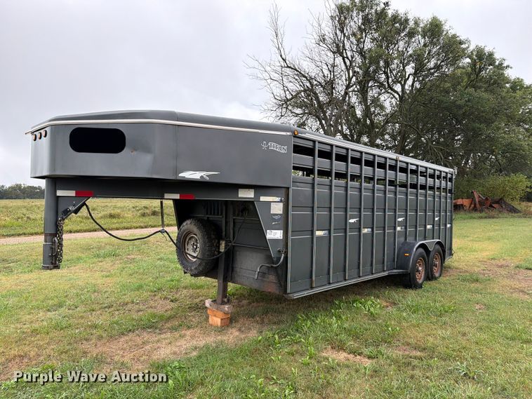 2000 Titan livestock trailer - FN2623