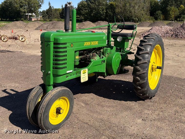 1947 John Deere B tractor - FT6846