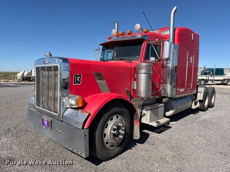 2003 Peterbilt 379 semi truck - DV8704