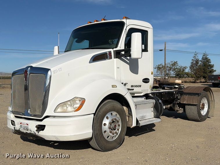 2015 Kenworth T680 semi truck - EA0016