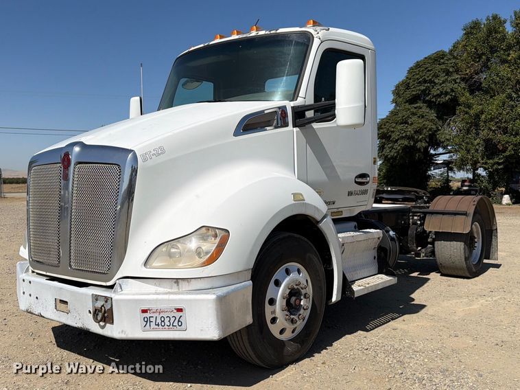 2015 Kenworth T680 semi truck - EA0029