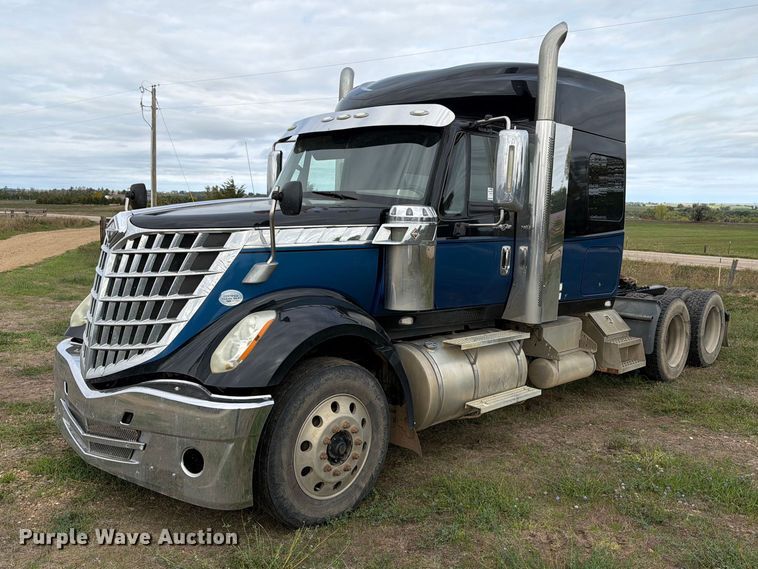 2013 International Lonestar semi truck - EA0534