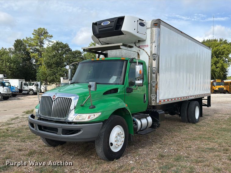 2020 International MV607 refrigerated truck - EA7382