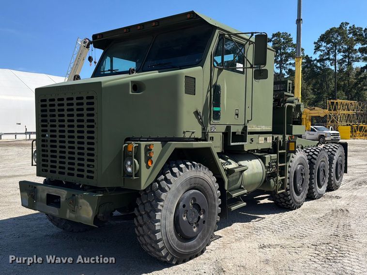 1997 Oshkosh M1070 tri-drive semi truck - EF1400