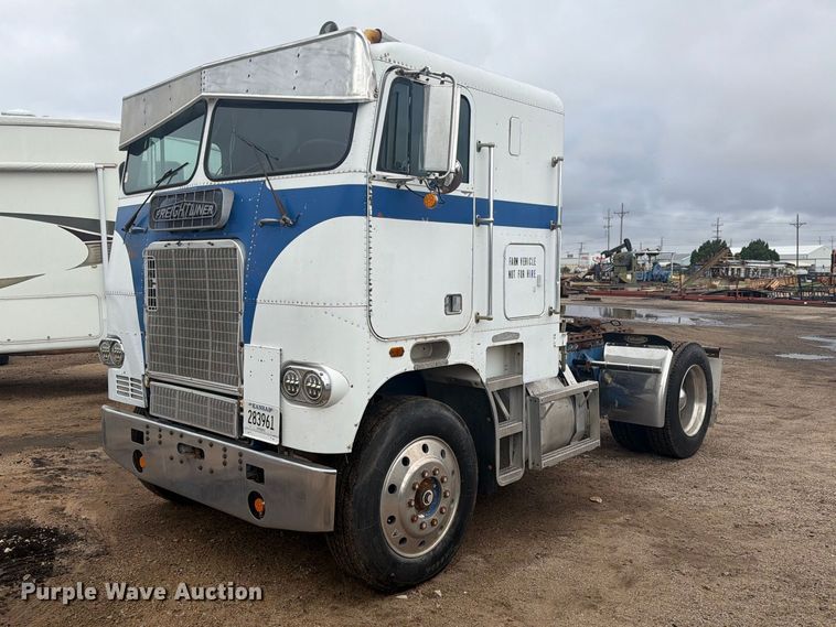 1983 Freightliner FLT semi truck - EI7674
