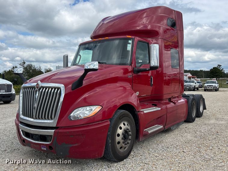 2018 International LT625 semi truck - ER3415