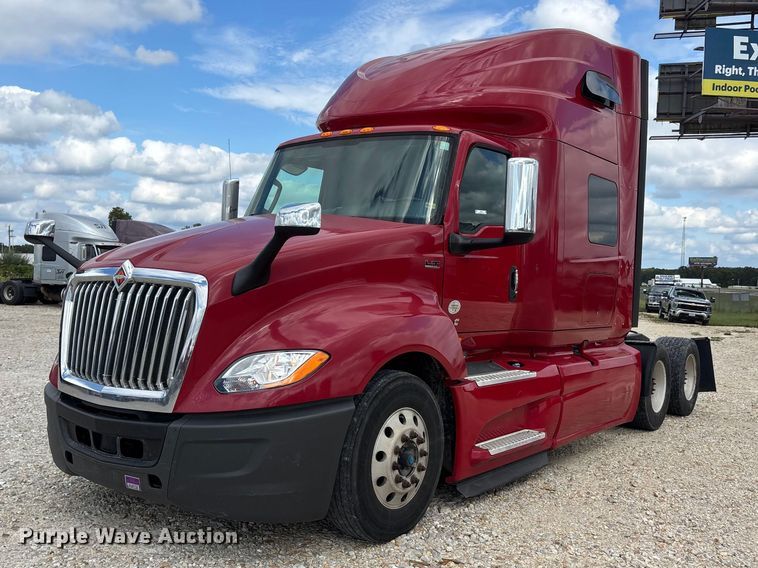 2018 International LT625 semi truck - ER3416